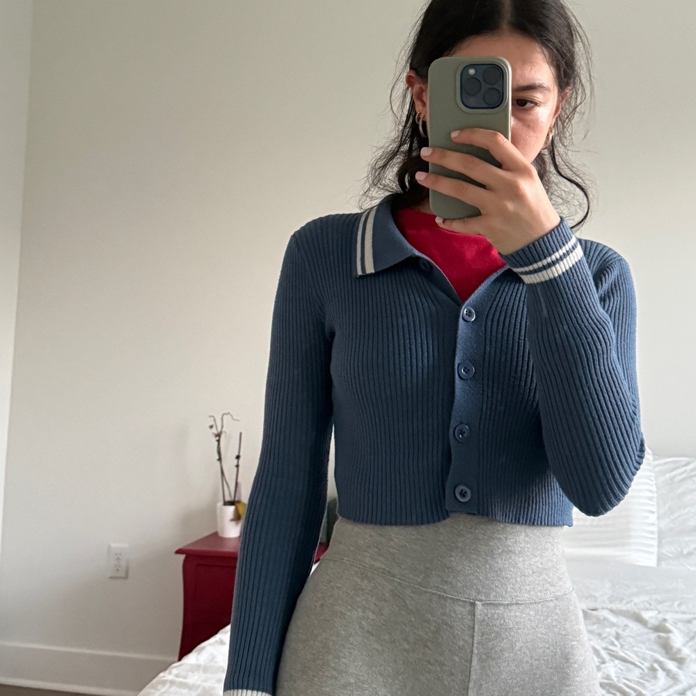 Blue short sweatshirt